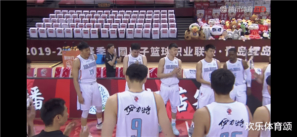 新疆男篮|1分钟3次出丑!气的阿的江直摇头,新疆血洗之夜,他成全场最大笑柄