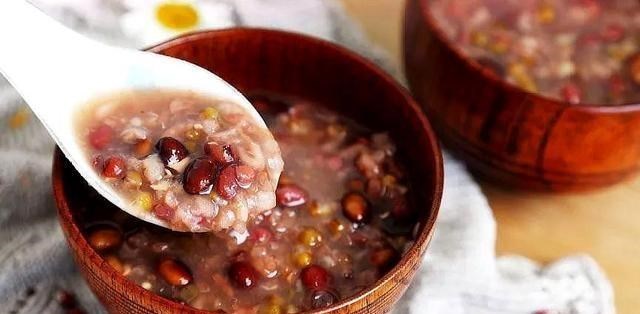 『红豆』这五种食材一起吃，调养五脏，气血充足，面色红润，皮肤干净透亮