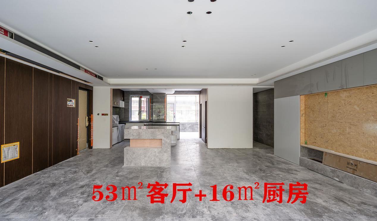 |房子再大不如会装，他家厨房客厅合二为一足足68㎡，抵我家一套房