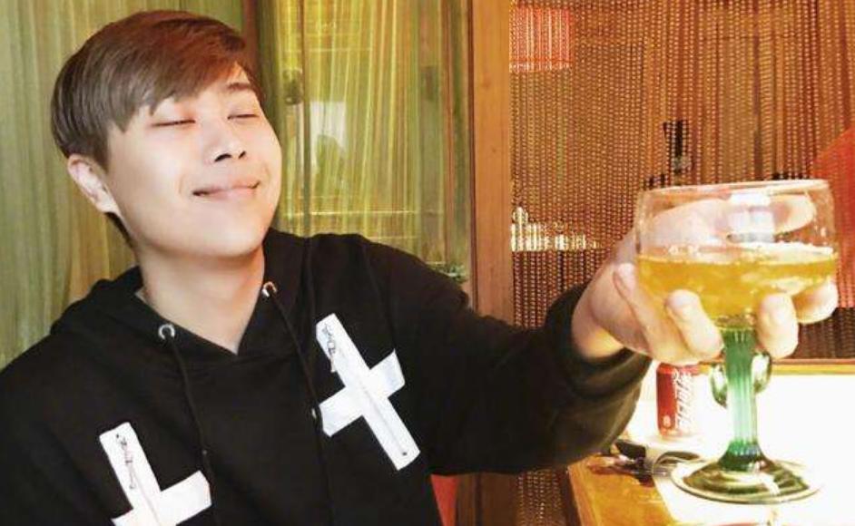 #游戏主播#LOL：卢本伟还玩英雄联盟吗，看到账号截图，情况一目了然