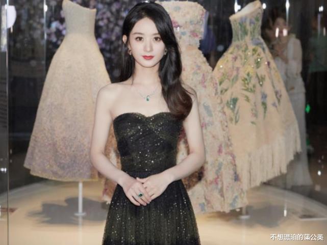 赵丽颖|赵丽颖近照“奶油肌”优越，看到她的手指甲：这才是当妈妈的样子