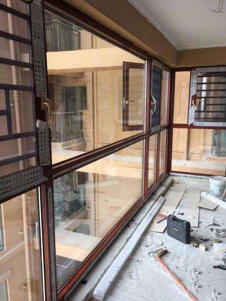 推拉门：邻居家封阳台太机智，把窗户变成推拉门，开放式封闭式灵活转换！