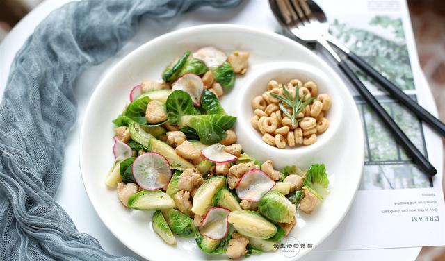 「胡萝卜」晒晒我一周减脂餐，每天不重样，体重掉了，裤头松了，满满成就感