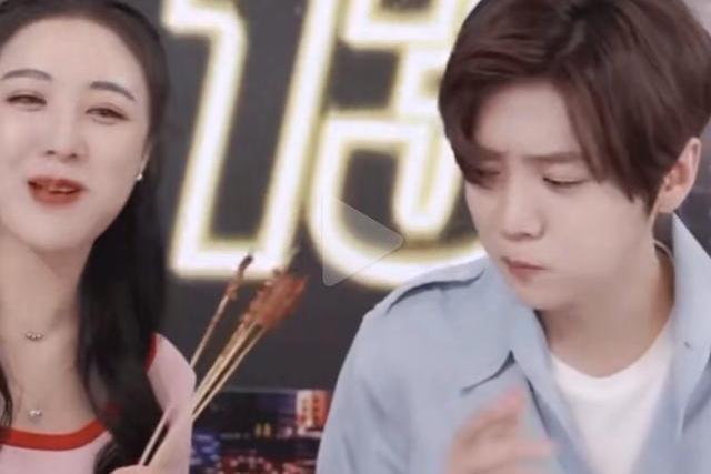 鹿晗|薇娅直播时无意露出肩带,谁注意鹿晗做了啥?救场动作堪称教科书