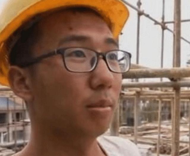 「工地」我国最励志的高考生,拿到清华录取书还在工地落泪,他现在怎样了