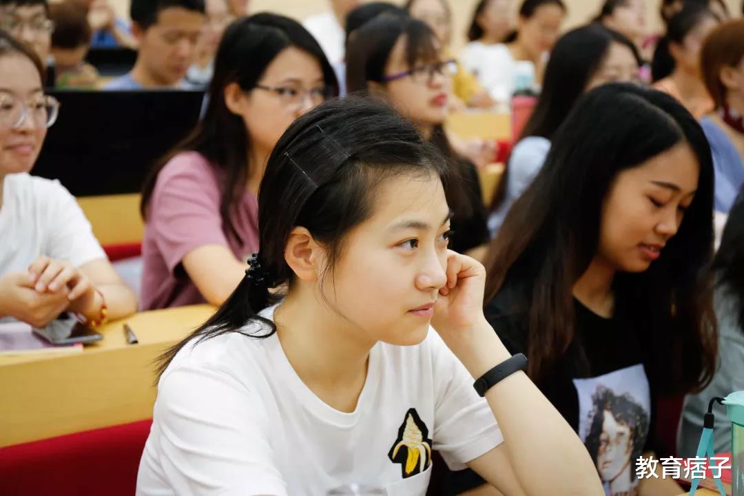 家庭作业|家长提议取消家庭作业，网上叫好声一片，老师4点理由让声音瞬间熄火！