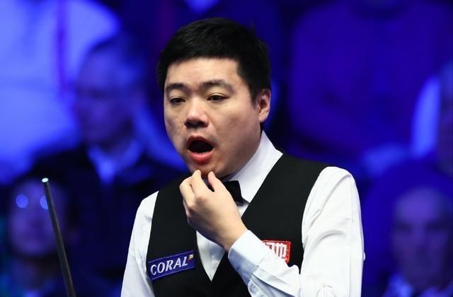 丁俊晖■发挥不稳定的他，本赛季的战绩远不如特鲁姆普，近日已回国