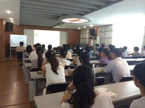 刮目相看■年轻人，改正自己身上的三个劣势，领导会对你刮目相看