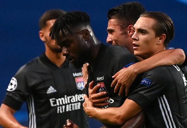 里昂|8分钟被灌2球!曼城欧冠出局,斯特里超级大空门不进里昂杀死比赛