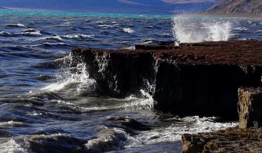 西藏|西藏有两个“鬼湖”，美的窒息，然而人畜都不敢靠近