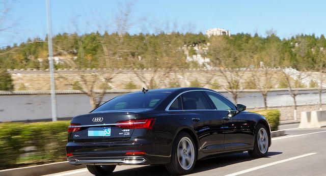 奥迪A6L▲开了6年的老A6L,再换到全新奥迪A6L上,车主:差距不言而喻!