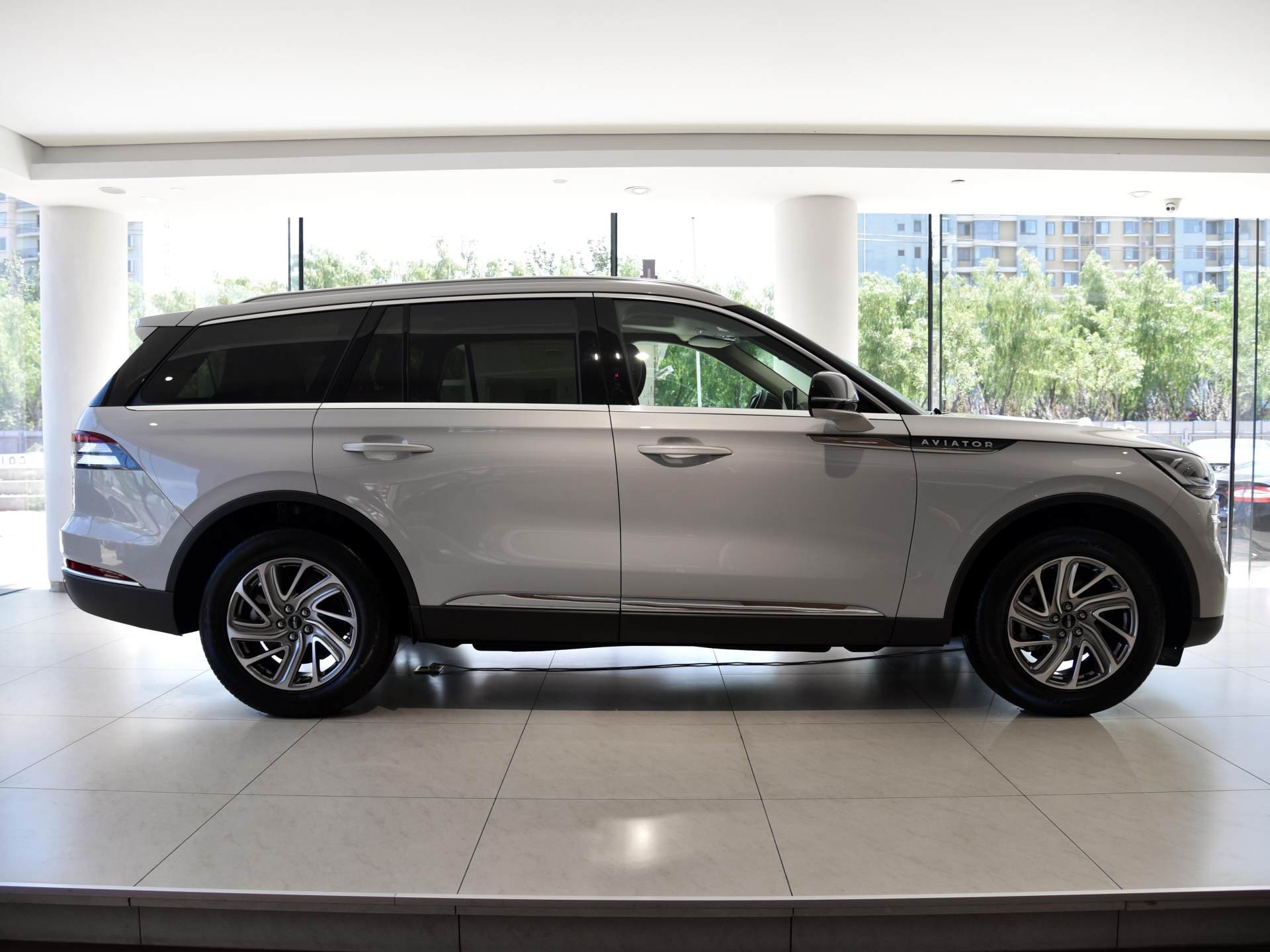 林肯飞行家|车长5米1,标配3.0T+10AT,豪华SUV的它霸气又好开