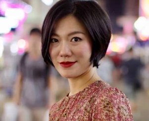 【李玉刚】太心酸！《星光大道》冠军现身街头，大冷天卖唱还伸手拿粉丝红包