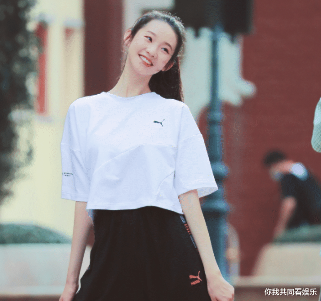 『张艺凡』难怪张艺凡的妈妈不让她剪短发，看到她童年的短发照片，心态崩了