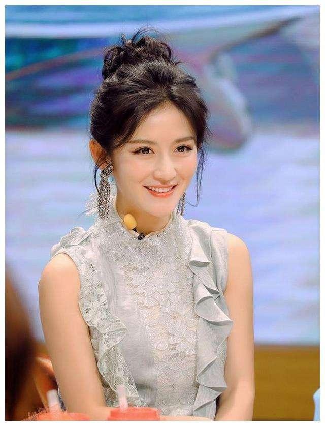 [衬衫]38岁谢娜太少女，粉色衬衫裙少女感爆棚，平刘海更减龄