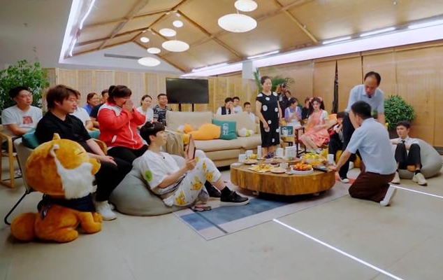 奔跑吧兄弟|《跑男》玩不起，《极挑》玩恼火，难怪《青春环游记2》会翻红