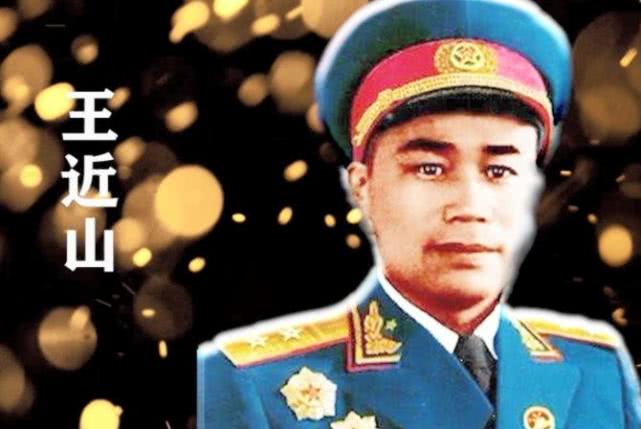 陈赓：陈赓被日军包围，他扛着机枪营救杀出一条血路，后成开国少将