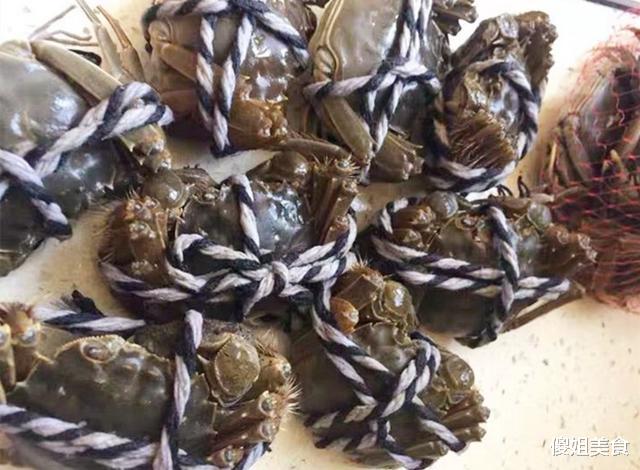 大闸蟹|蒸大闸蟹时，直接上锅蒸就废了，多加这1步，蟹肉鲜嫩入味不流黄