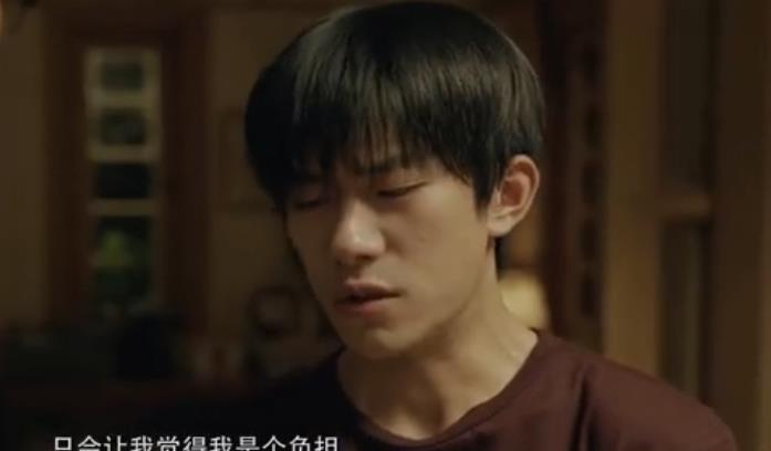 易烊千玺|易烊千玺颜值下降？造型差只是原因之一，主要是他事业状态变了！