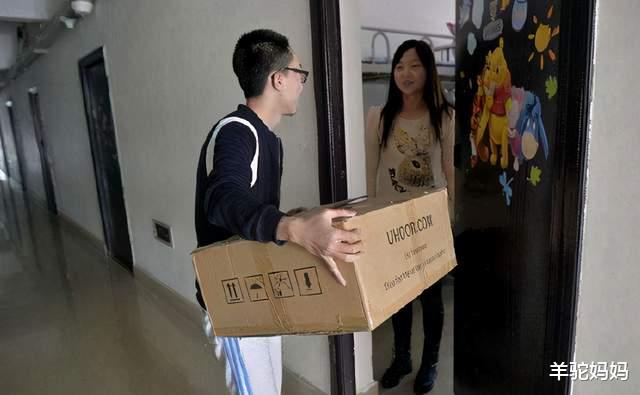 宿舍|大学宿舍“防推销标语”走红，宿舍阿姨查寝快笑岔气，网友：人才