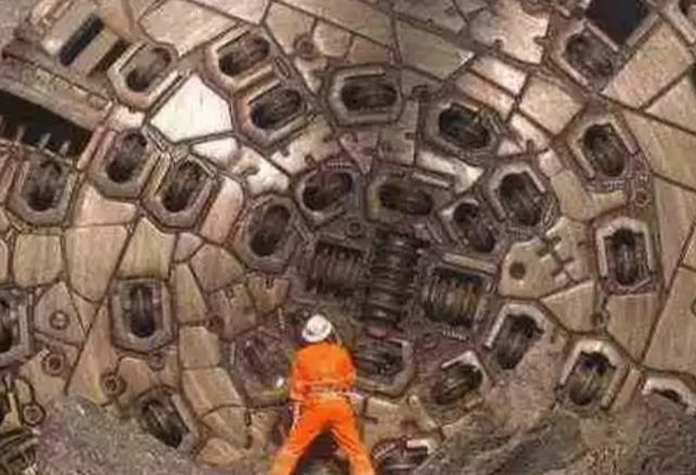 考古学家▲考古学家发现：长达4000多公里地下隧道，疑是外星人的秘密？