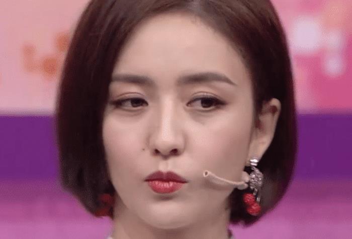 「刘家辉」关晓彤和佟丽娅同台缺乏自信,为显瘦偷偷在大腿上打阴影,却不如薇娅实在