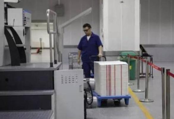 『美国国债』美国还能坐住吗？中方抛售千亿美债后，俄罗斯更是不留余地