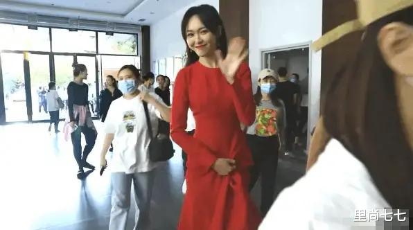 唐嫣|国庆晚会baby造型华丽,韩雪瘦过唐嫣,杨紫腰粗关晓彤秀性感