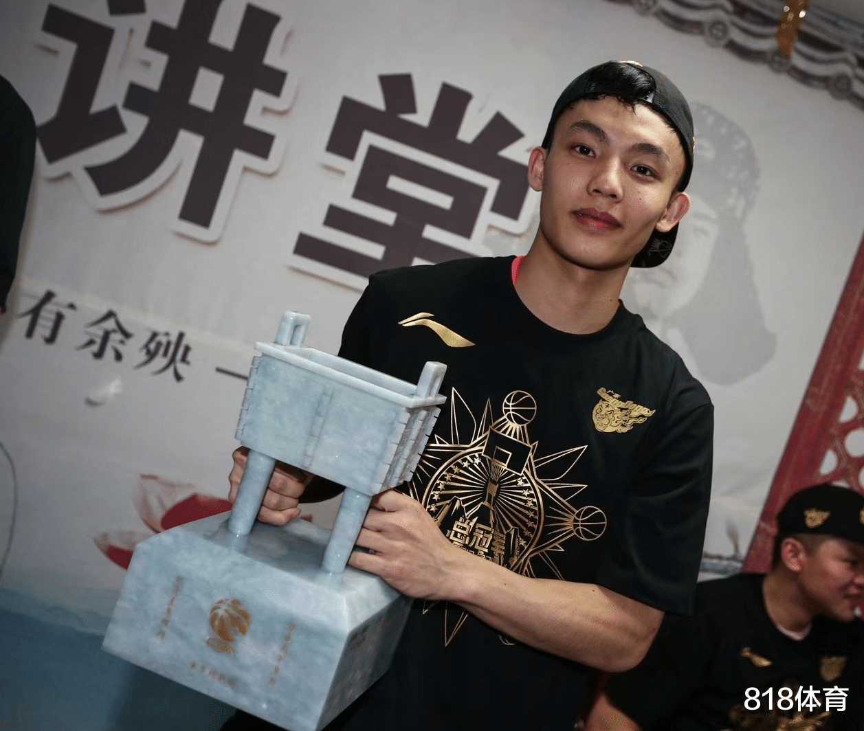 杜锋|他还是个孩子啊! 徐杰夺冠发布会一紧张语无伦次, 杜锋赵睿相视一笑