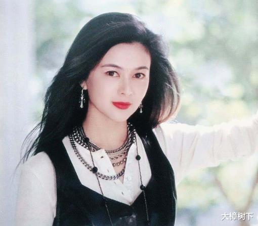 「关之琳」豪门狙击手关之琳：情史坎坷，两婚两离，自曝各种男人都试过
