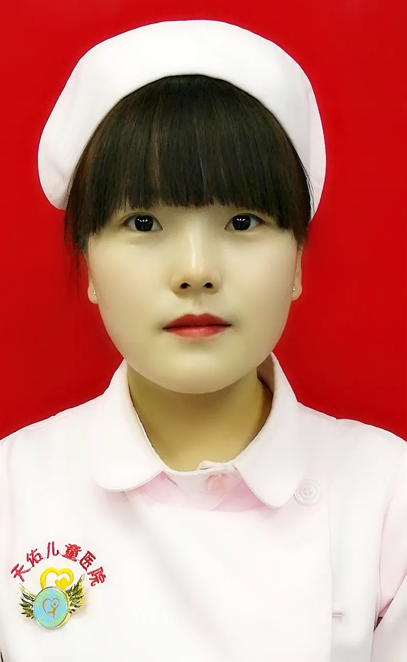 「小姐姐」90后护士直接咽下婴儿呼吸道吸出物,网友吵翻了,阿里正能量:奖励她!