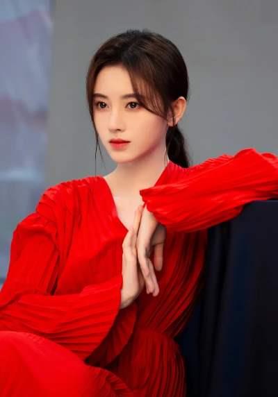 鞠婧祎|做作成这样，她真的很难让人不讨厌