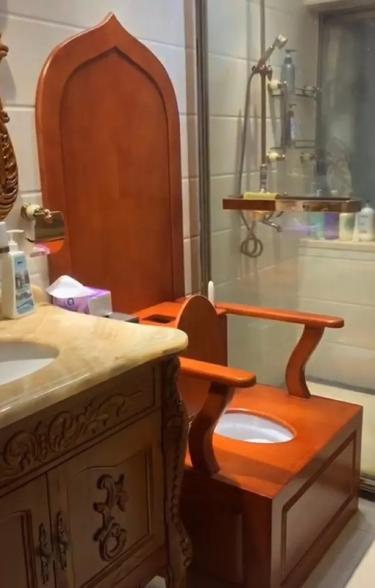 |“游泳的时候从水里捞的，不是蝌蚪，那它是什么呀？”哈哈哈~