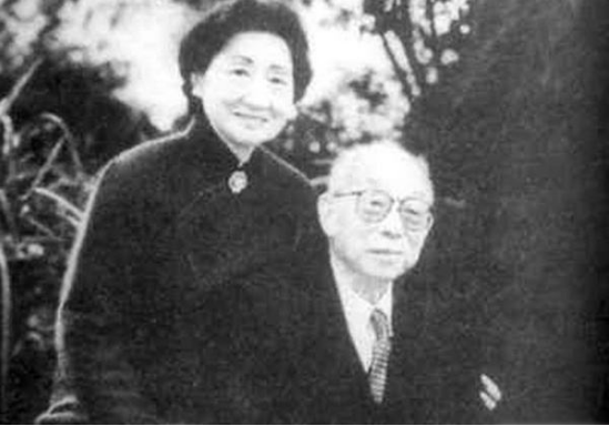 张学良|张学良被释放时有记者提问,最佩服的人是谁,答案出乎意料