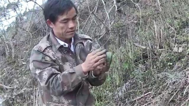 臆说古史|云南老农靠一镰刀锄头,20年排出地雷上万颗,众人:国家亏欠他