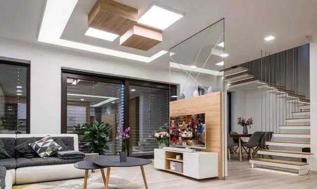 ▲国外正流行的“悬浮式”楼梯，惊艳到我了