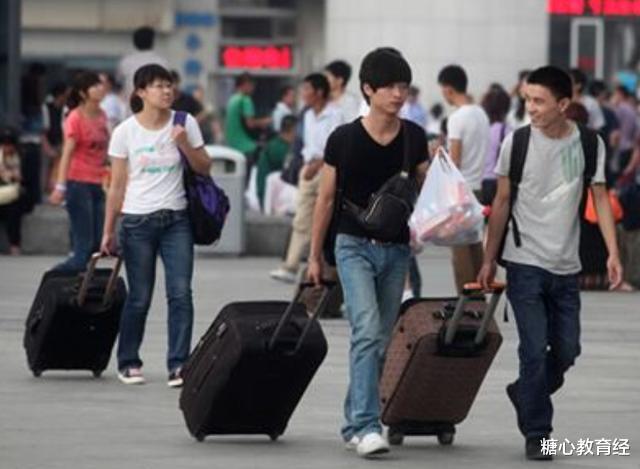 大学生|高考录取闹出“大乌龙”，录取通知书出现失误，考生纷纷想退学