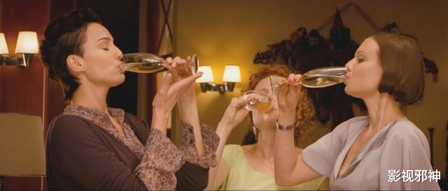 #艾娃#这部关于「臀部」的电影，污到深处有点萌