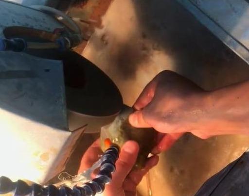 「翡翠」朋友1万6买的翡翠断口料，这样设计后，价值翻了不止十倍