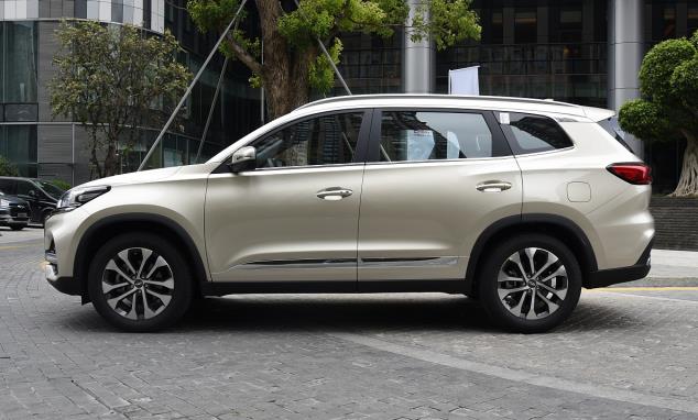 奇瑞瑞虎|先花14万开奇瑞瑞虎8，14万再开名爵HS，车主：差距不大