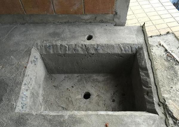 ：花500块让师傅在阳台砖砌一个洗衣池，用了几天感觉太棒了!