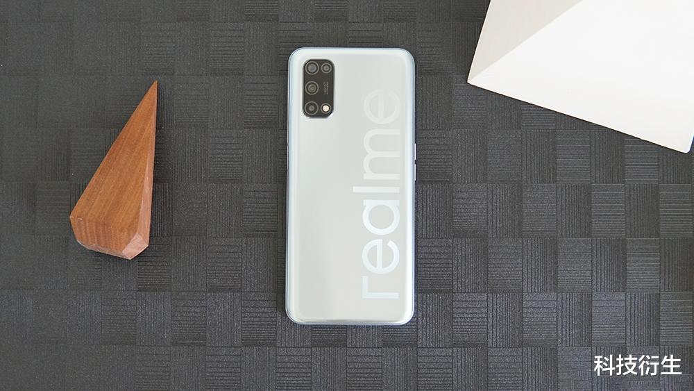 realme|高配置的千元机？65W+天玑800U，有望10月13日发布