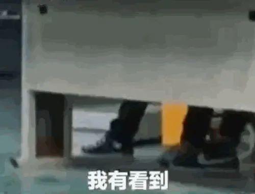 昆山|公司发证件时扔地上让员工捡，员工集体离职