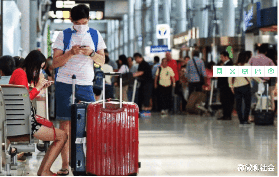 小留学生▲刚“历经千辛万苦”回国,不到一个月,小留学生家长却迫不及待让孩子回去了