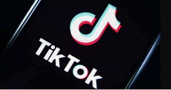tiktok|16岁小姐姐创纪录 成为TikTok首位一亿粉丝创作者