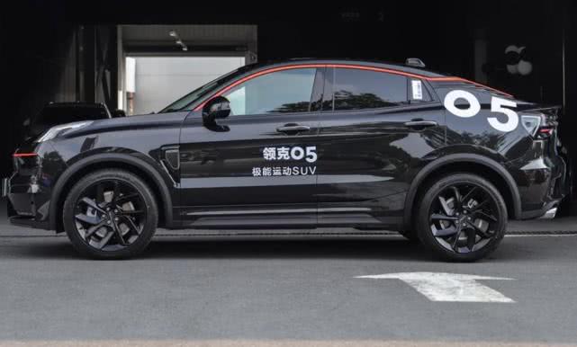 宝马X6：吉利版“宝马X6”进店，限量1005台，全面了解后，车友：等不及了