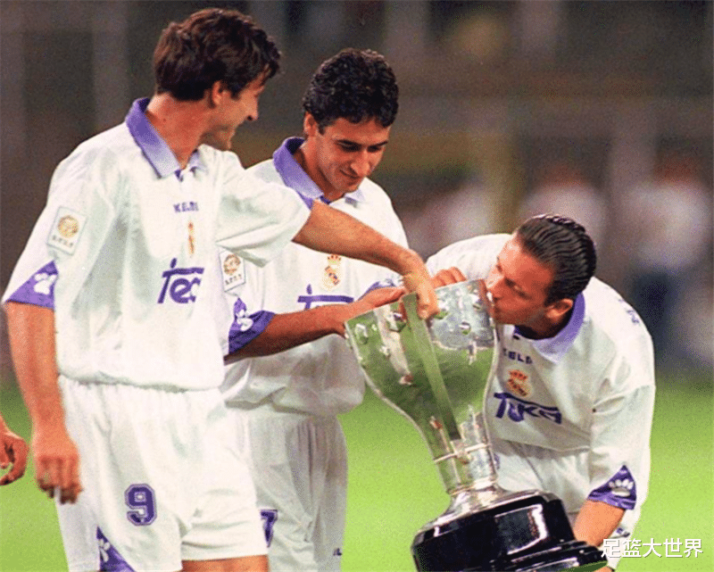 卡佩罗■他在卡佩罗口中大罗也不换，一度不给劳尔传球，还与尤文有段悬案