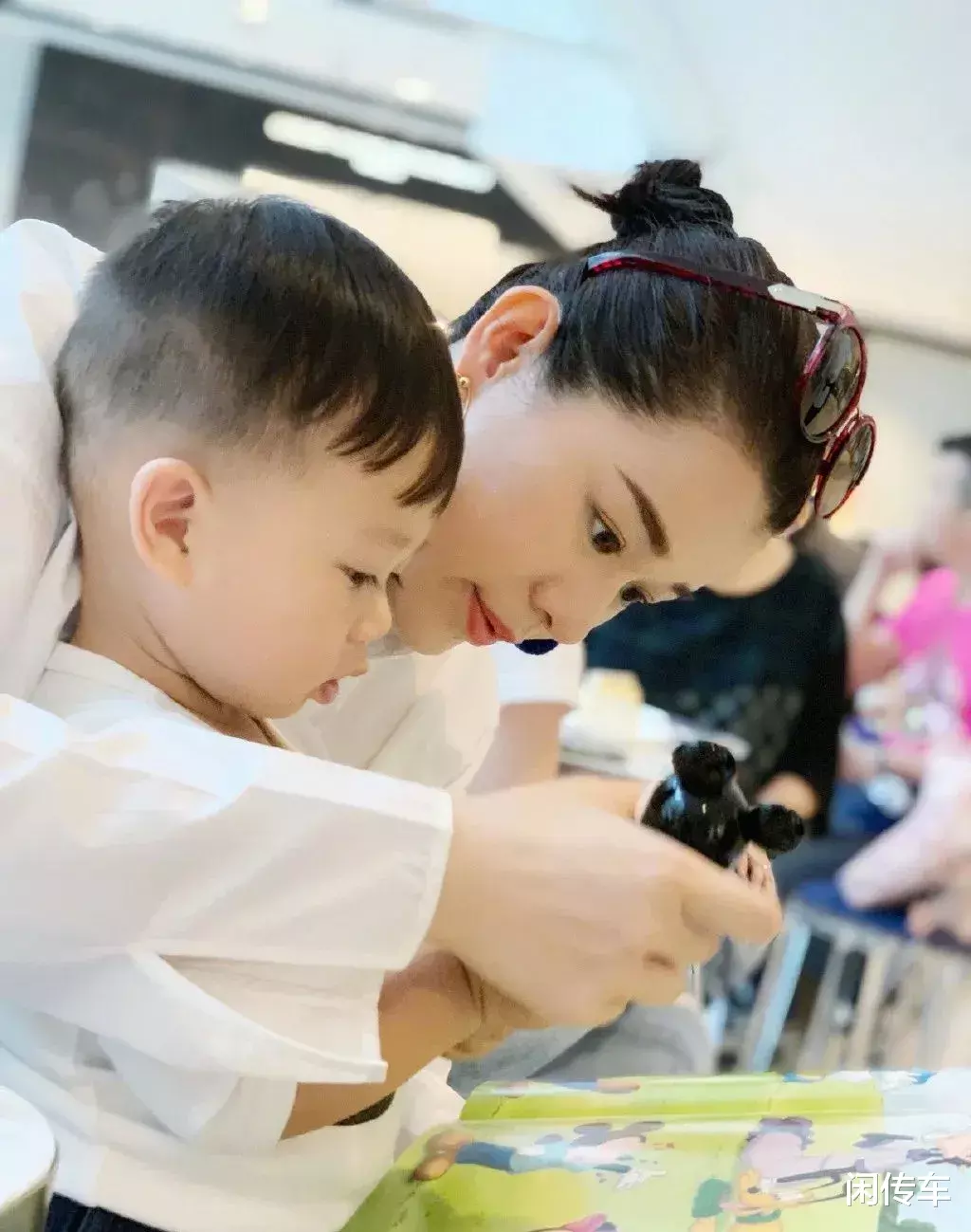 胡杏儿|从出道开始就被嘲讽丑的她，20年后凭借儿子的颜值突然翻身了？
