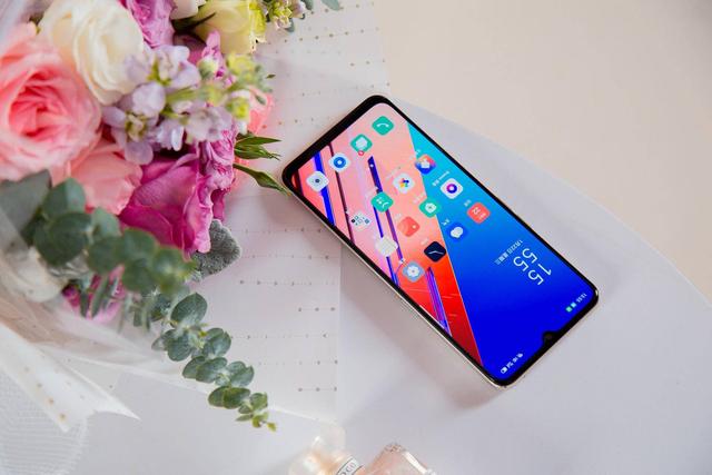 想在情人节送OPPO Reno3 元气版，看完这些再考虑