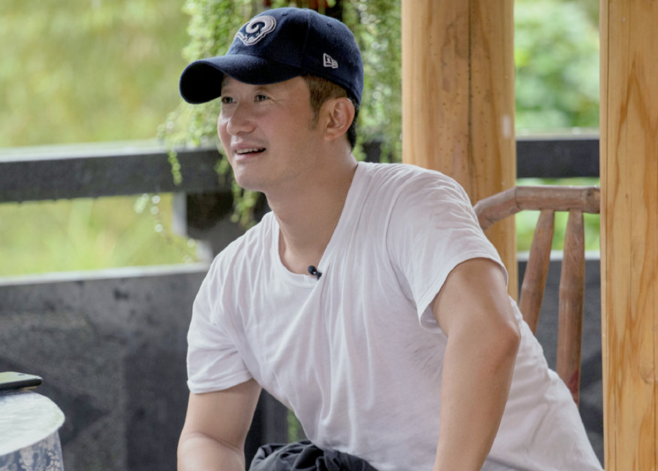 吴京|《幸福三重奏》三家聚餐,吴京“行大礼”感谢于谦,理由太腻味